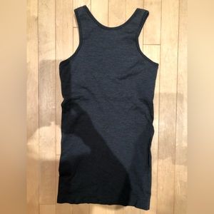 Lululemon top size 4